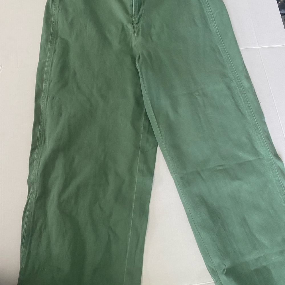 Liz Claiborne Audra Green Zip Pockets  size 8